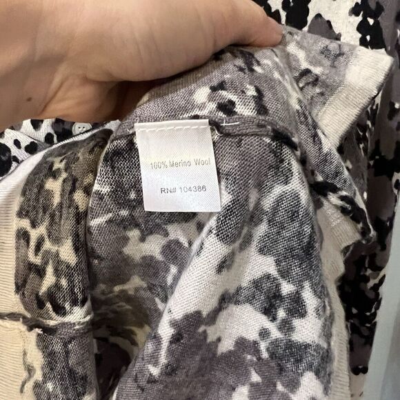 GARNET HILL Size Small Floral 100% Merino Wool Sweater Cardigan watercolor - Picture 8 of 9